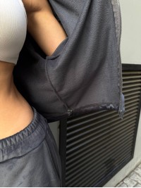 Велюровий жіночий костюм з начісом графiтового кольору 35881