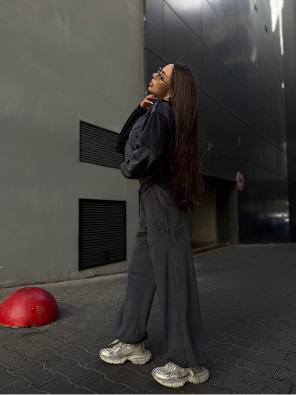 Велюровий жіночий костюм з начісом графiтового кольору 35881