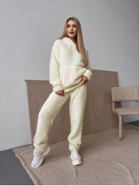 Жіночий теплий костюм з хутра Теддi молочного кольору 35882