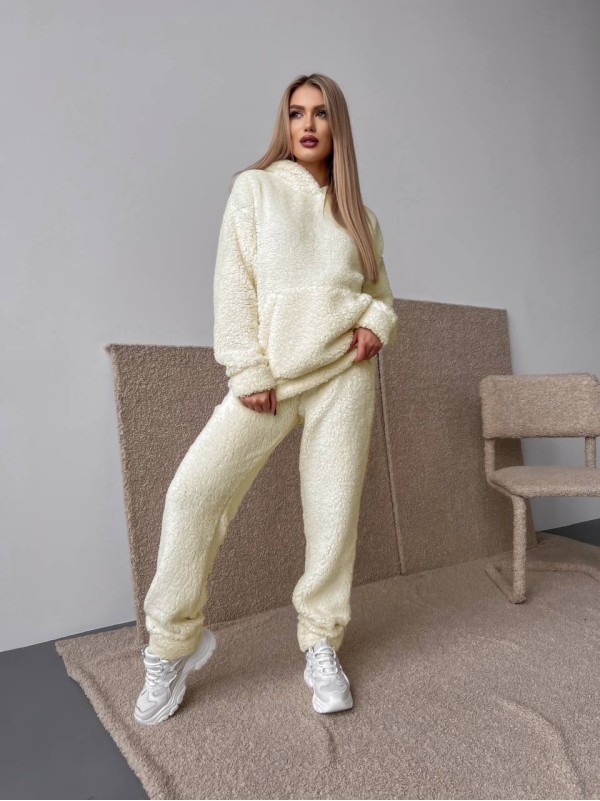 Жіночий теплий костюм з хутра Теддi молочного кольору 35882