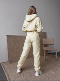 Жіночий теплий костюм з хутра Теддi молочного кольору 35882