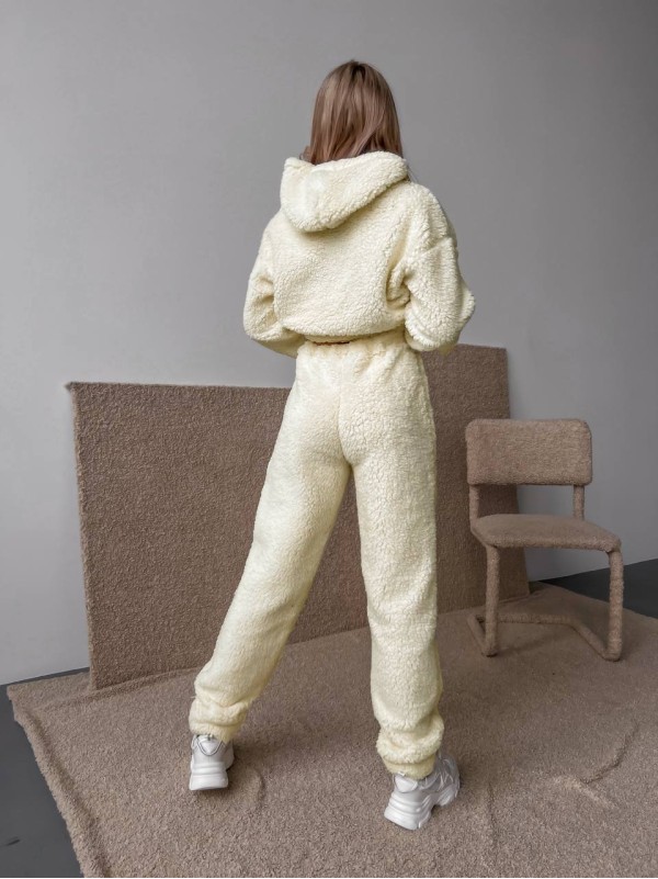 Жіночий теплий костюм з хутра Теддi молочного кольору 35882