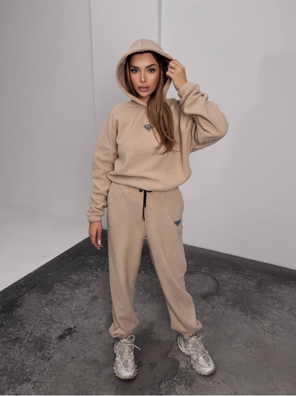 Жіночий костюм флісовий з капюшоном бежевого кольору 35900