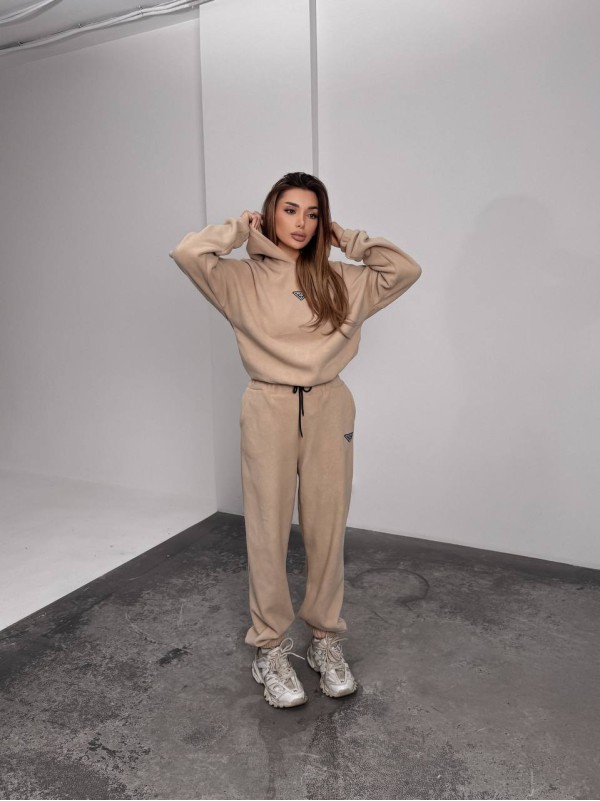 Жіночий костюм флісовий з капюшоном бежевого кольору 35900