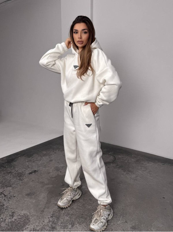 Жіночий костюм флісовий з капюшоном молочного кольору 35901