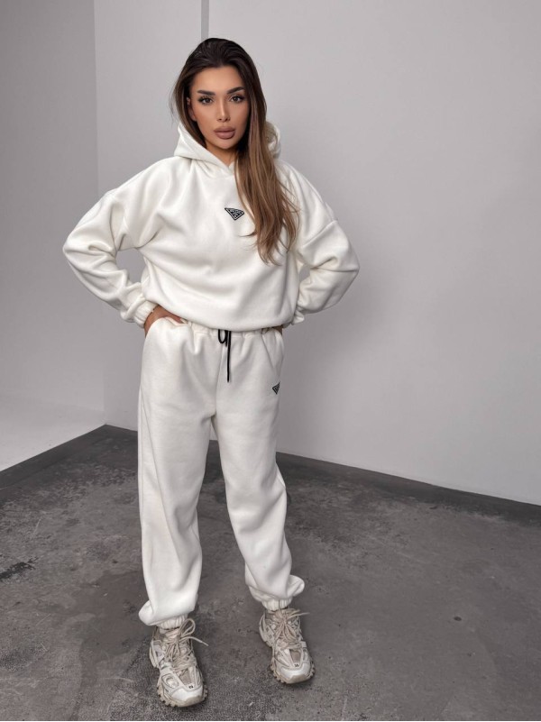 Жіночий костюм флісовий з капюшоном молочного кольору 35901