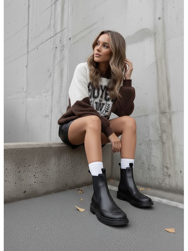 Жіночі шкіряні черевики з резинкою чорного кольору 35932