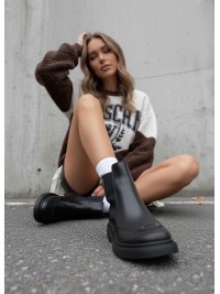 Жіночі шкіряні черевики з резинкою чорного кольору 35932