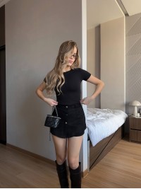 Жіночi шорти-спідниця чорного кольору 35950