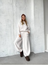 Базовий жiночий костюм з альпаки молочного кольору 35966