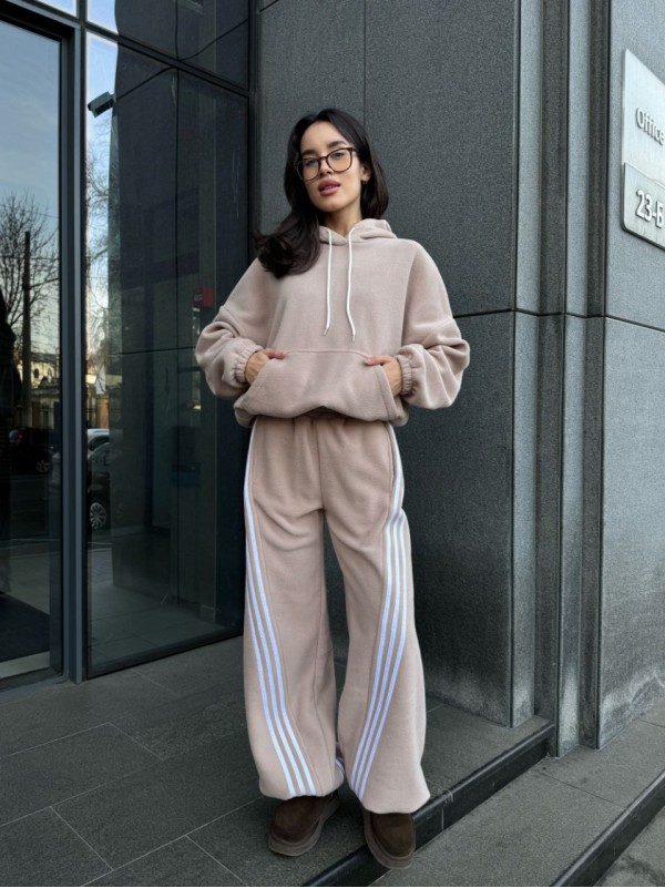 Жiночий теплий костюм iз флiса бежевого кольору 35972