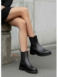 Жіночі шкіряні черевики з резинкою (Байка) чорного кольору 35995