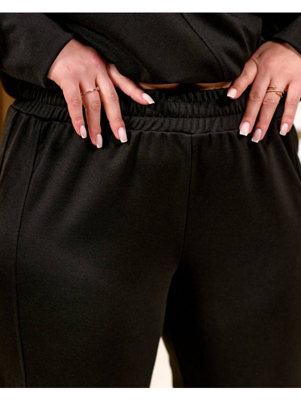 Жіночий нарядний костюм з трикотажу чорного кольору 35997