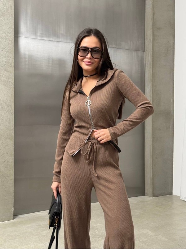 Базовий жiночий костюм з ангори на блискавцi коричневого кольору 36001