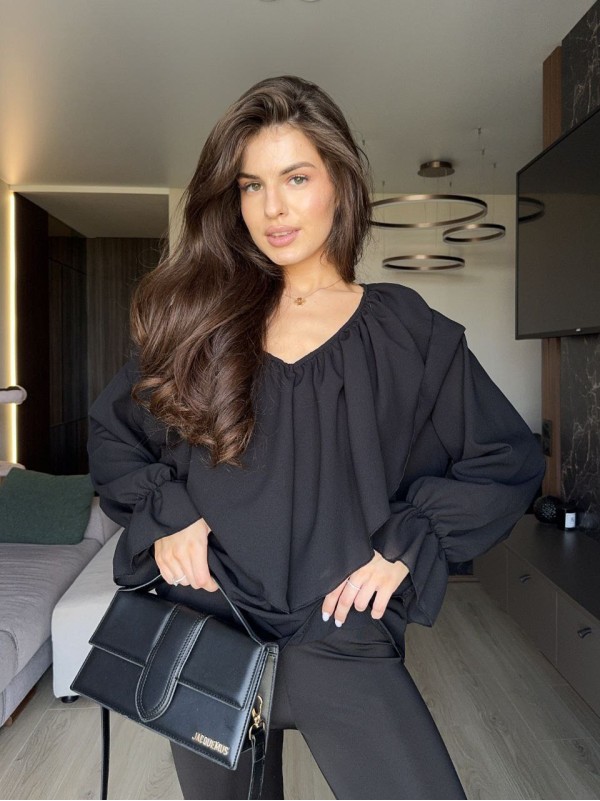 Жіноча блуза з воланами чорного кольору 36025