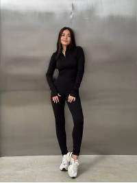 Жіночий комбінезон на флiсi в рубчик чорного кольору 36026