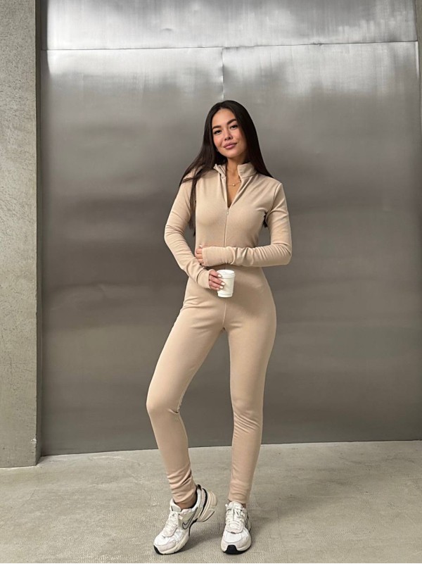 Жіночий комбінезон на флiсi в рубчик бежевого кольору 36027