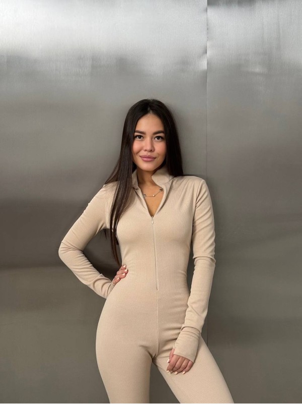 Жіночий комбінезон на флiсi в рубчик бежевого кольору 36027