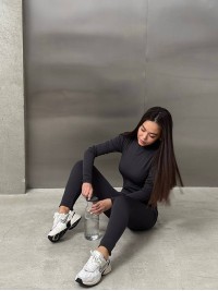 Жіночий комбінезон на флiсi в рубчик графiтового кольору 36031