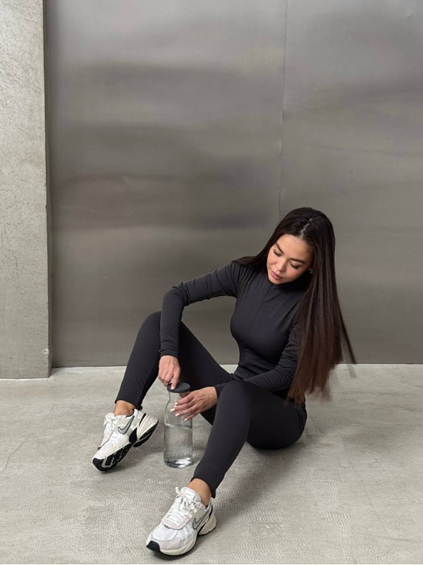 Жіночий комбінезон на флiсi в рубчик графiтового кольору 36031