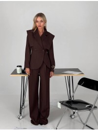 Жіночий класичний костюм коричневого кольору 36036