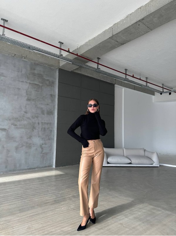 Жіночий теплий гольф чорного кольору 36039