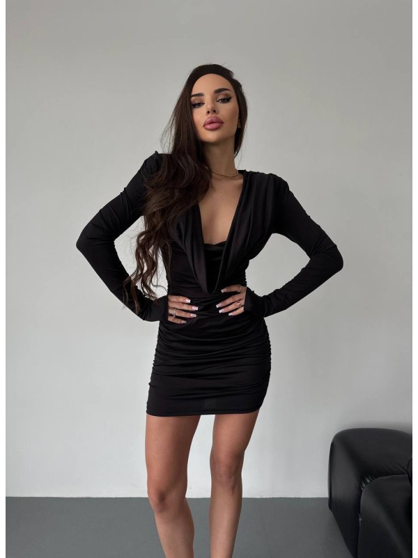 Сукня міні з вираженним декольте чорного кольору 36052
