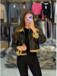 Жіноча вкорочена дублянка з еко-шкiри коричневого кольору 36065