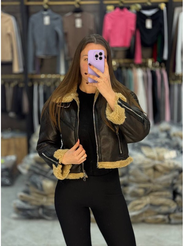 Жіноча вкорочена дублянка з еко-шкiри коричневого кольору 36065