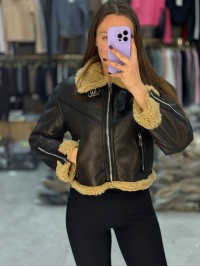 Жіноча вкорочена дублянка з еко-шкiри коричневого кольору 36065