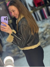 Жіноча вкорочена дублянка з еко-шкiри коричневого кольору 36065