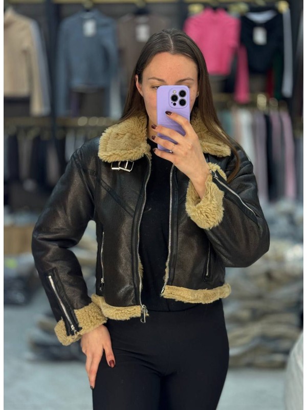 Жіноча вкорочена дублянка з еко-шкiри коричневого кольору 36065