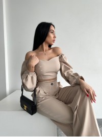 Костюм топ + штани бежевого кольору 24320