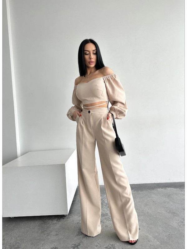 Костюм топ + штани бежевого кольору 24320