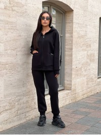 Жіночий теплий костюм із змійкою чорного кольору 25637