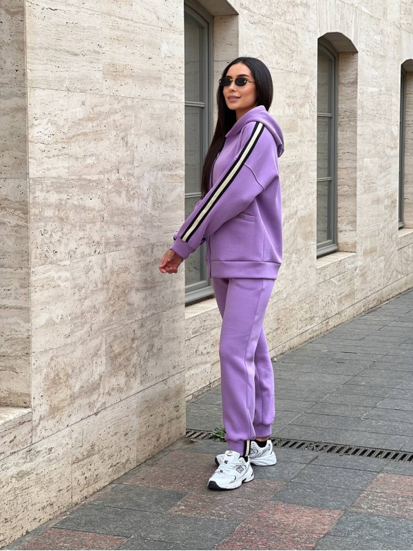 Жіночий теплий костюм із змійкою лілового кольору 25639