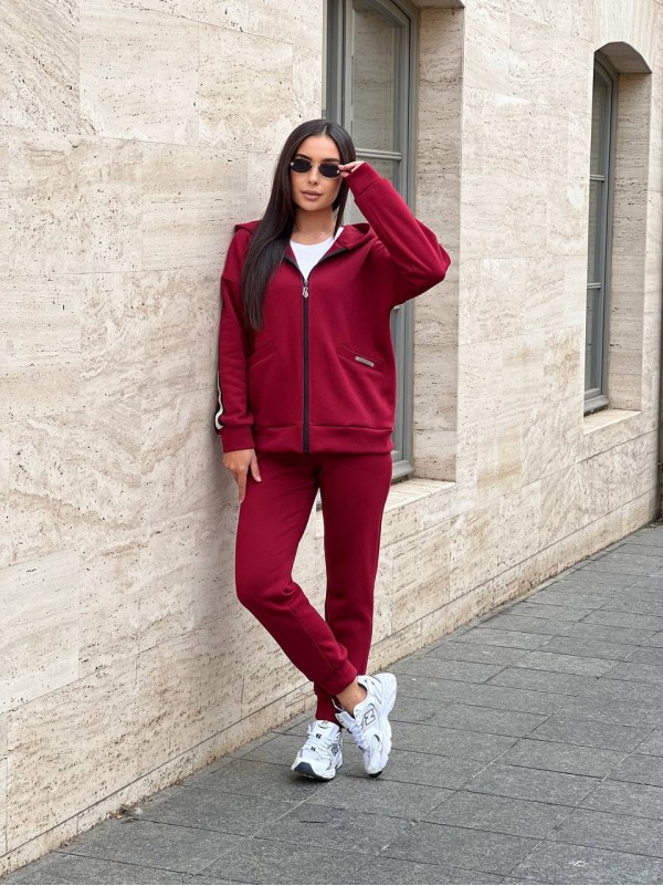 Жіночий теплий костюм із змійкою бордового кольору 25641