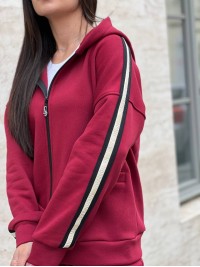 Жіночий теплий костюм із змійкою бордового кольору 25641