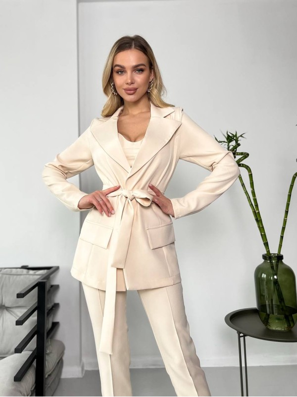 Жіночий стильний костюм-трійка свiтло-бежевого кольору 25775