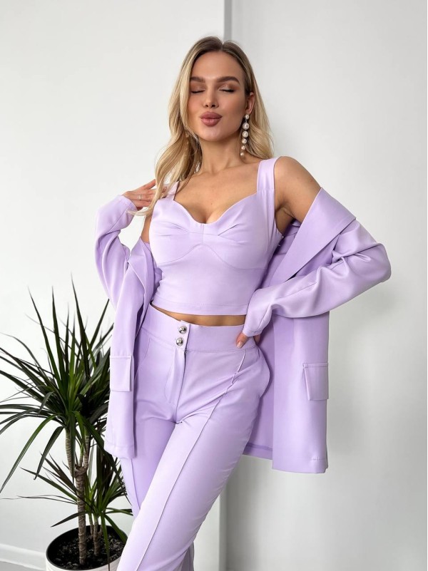 Жіночий стильний костюм-трійка лавандового кольору 25776