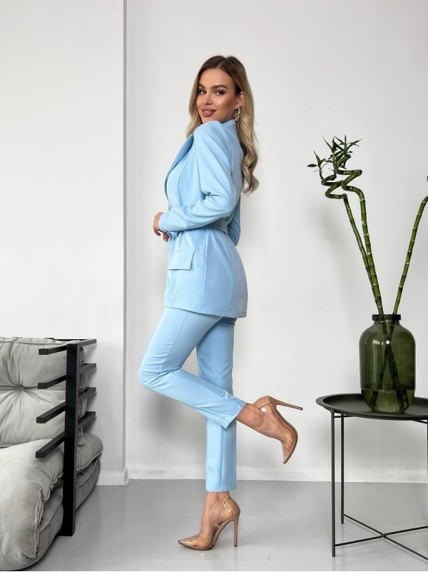 Жіночий стильний костюм-трійка блакитного кольору 25777