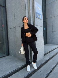 Жіночий костюм із мікровельвету на кнопках чорного кольору 26051