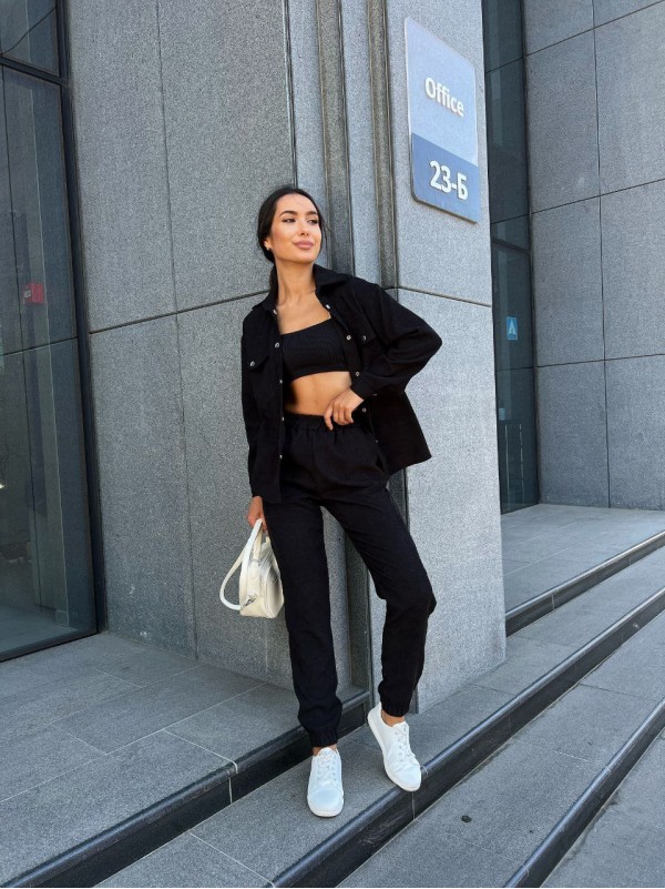 Жіночий костюм із мікровельвету на кнопках чорного кольору 26051