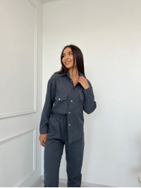 Жіночий костюм із мікровельвету на кнопках графiтового кольору 26055