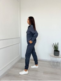 Жіночий костюм із мікровельвету на кнопках графiтового кольору 26055