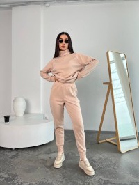 Жіночий повсякденний костюм молочного кольору 26125