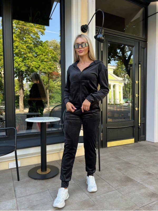 Жіночий велюровий костюм чорного кольору 26286