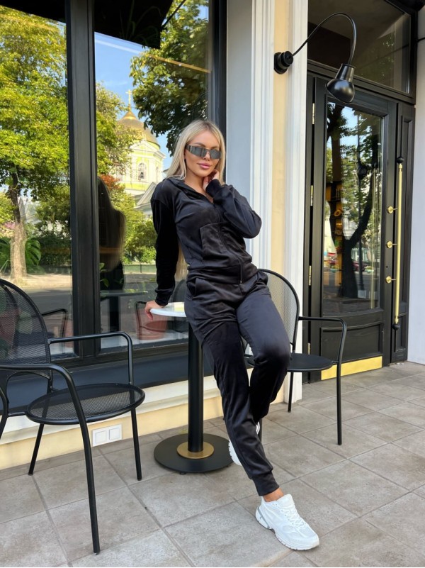 Жіночий велюровий костюм чорного кольору 26286