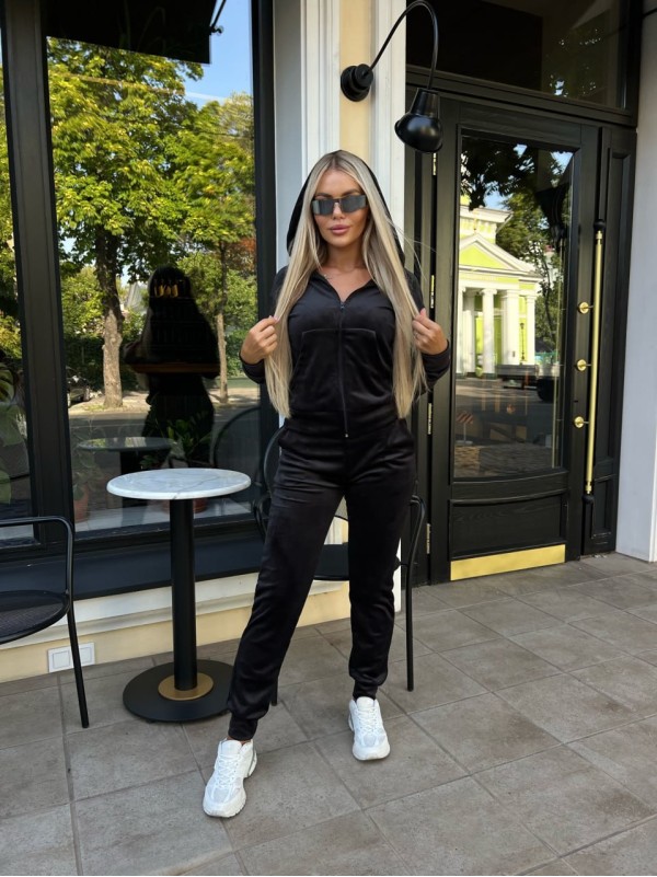 Жіночий велюровий костюм чорного кольору 26286