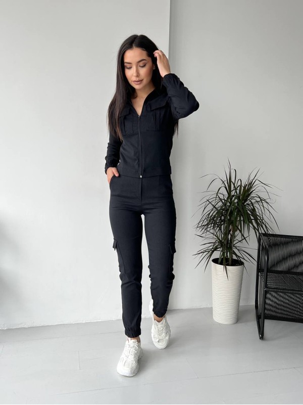 Жіночий костюм чорного кольору 26301